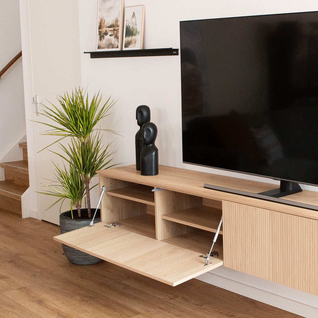 Meuble TV Xaralyn Jörne Long avec cheminée au bioéthanol